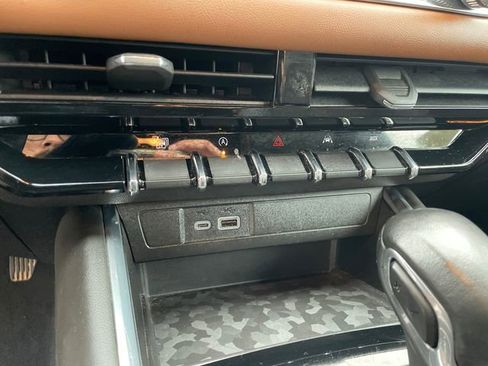 Used 2024 GMC Canyon AT4 w/ Canyon Safety Plus Package image 33