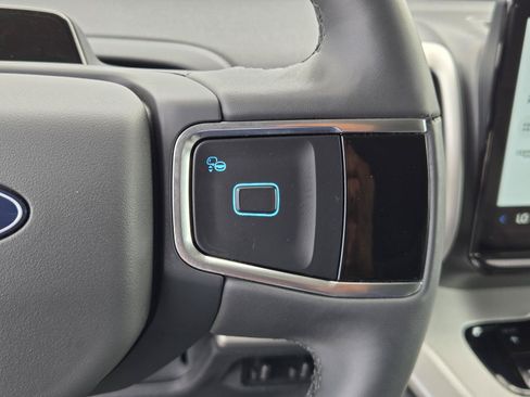 Used 2025 Ford Expedition Max Active AWD/4WD image 19