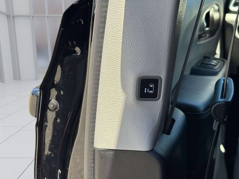 Used 2024 Chrysler Voyager LX FWD image 15