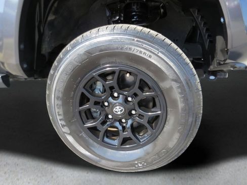 Used 2022 Toyota Tacoma SR5 w/ Technology Package image 31