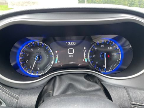 Used 2021 Chrysler Pacifica Touring-L w/ S Appearance Package AWD/4WD image 8