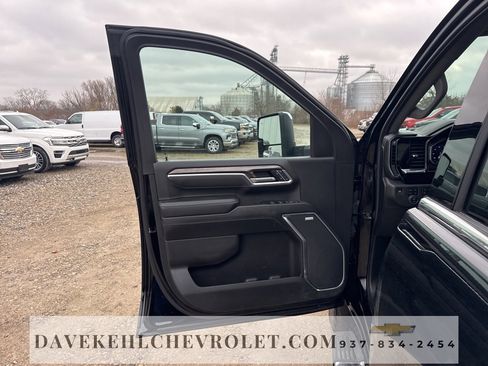 Used 2025 Chevrolet Silverado 2500 LTZ w/ LTZ Plus Package image 10