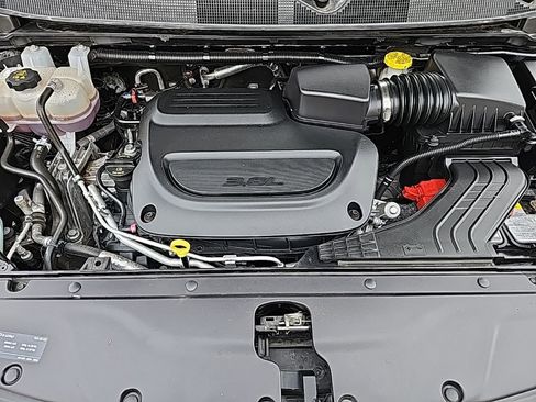 Certified 2024 Chrysler Pacifica Touring-L image 33