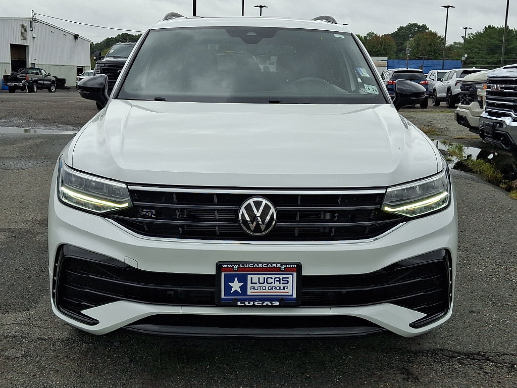 Used 2023 Volkswagen Tiguan SE R-Line AWD/4WD image 4