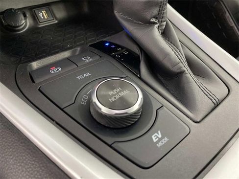 Used 2024 Toyota RAV4 XLE image 24