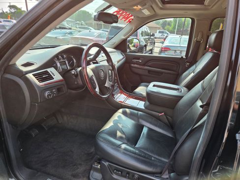 Used 2013 Cadillac Escalade ESV Luxury RWD image 4