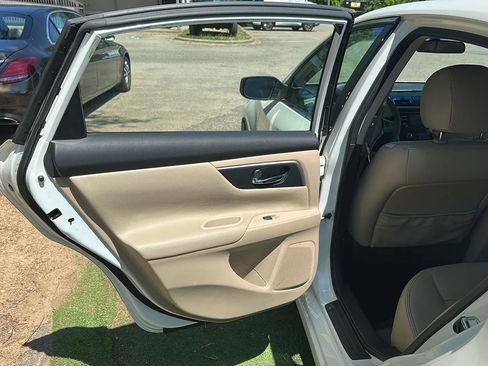 Used 2015 Nissan Altima 2.5 SV FWD image 17
