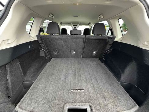 Used 2023 Nissan Rogue S image 30