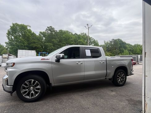 Used 2019 Chevrolet Silverado 1500 LT w/ All-Star Edition AWD/4WD image 2