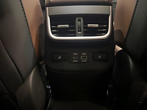 Used 2023 Subaru Outback Touring AWD/4WD image 10