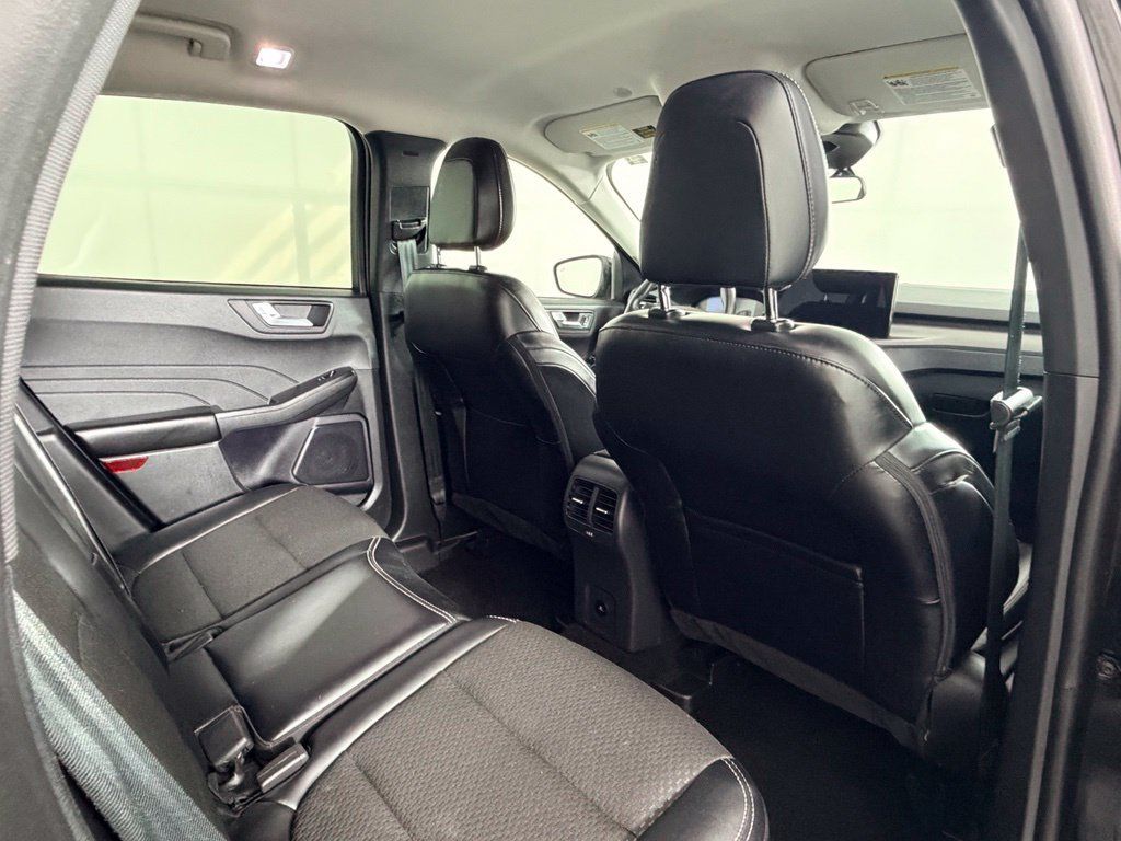 Used 2025 Ford Escape SE FWD image 38