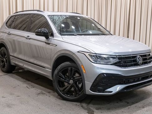Used 2023 Volkswagen Tiguan SE R-Line FWD image 2