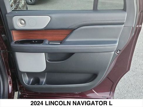 Used 2024 Lincoln Navigator L Reserve AWD/4WD image 34
