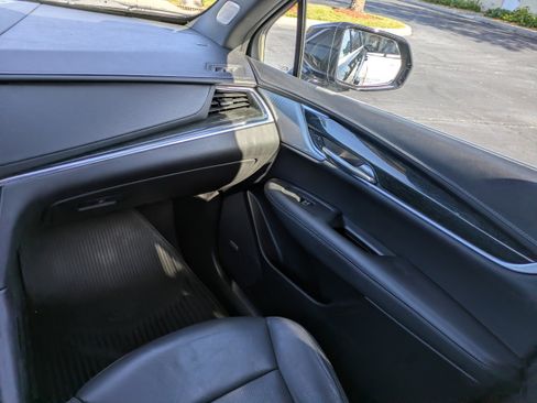 Used 2021 Cadillac XT5 Premium Luxury image 16