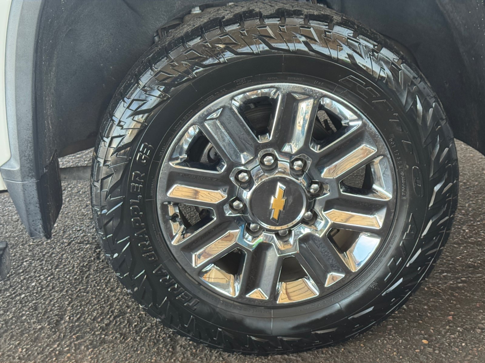 Used 2024 Chevrolet Silverado 2500 High Country w/ Technology Package AWD/4WD image 32
