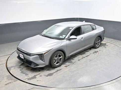 Used 2025 Kia K4 LXS image 38