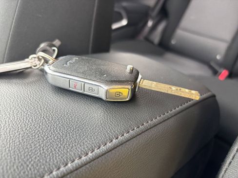 Used 2025 Kia Soul LX w/ LX Technology Package FWD image 21