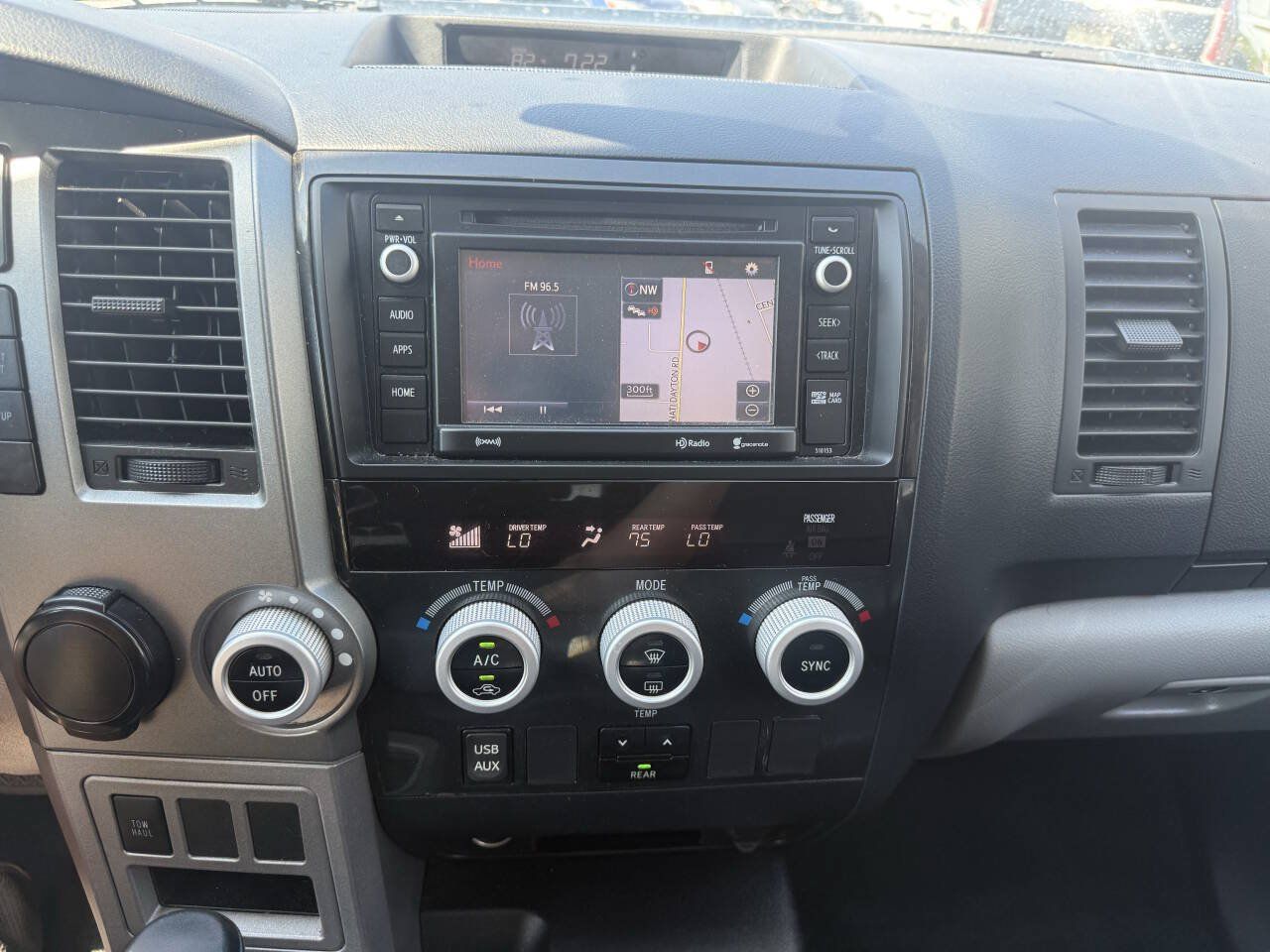 Used 2017 Toyota Sequoia SR5 RWD image 28
