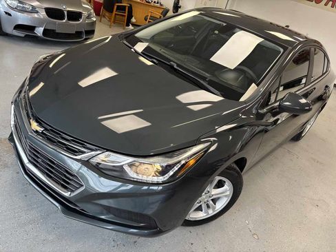 Used 2018 Chevrolet Cruze LT image 9