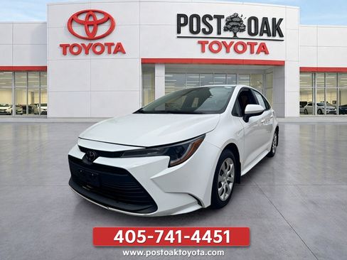 Used 2025 Toyota Corolla LE FWD image 12