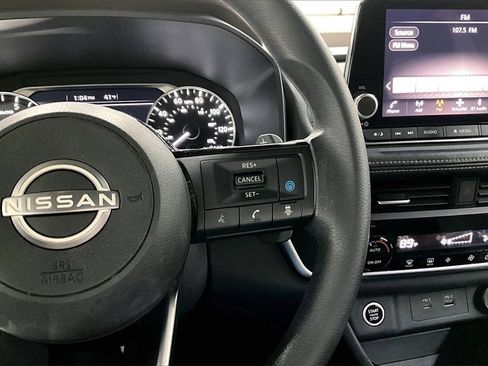 Used 2023 Nissan Rogue SV image 11