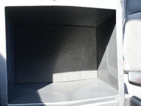 Used 2025 Toyota Tacoma SR5 RWD image 38