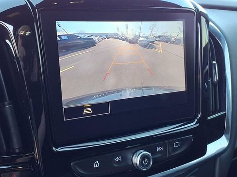 Used 2023 Chevrolet Traverse LT FWD image 9
