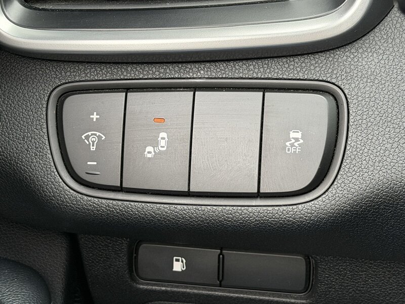 Used 2019 Kia Sorento AWD V6 image 29