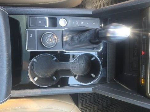 Used 2020 Volkswagen Atlas Cross Sport SEL R-Line AWD/4WD image 35