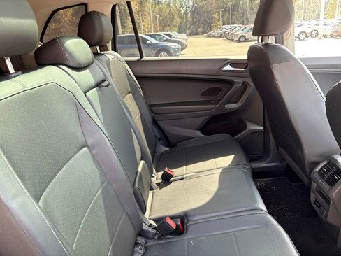 Used 2020 Volkswagen Tiguan SEL image 29