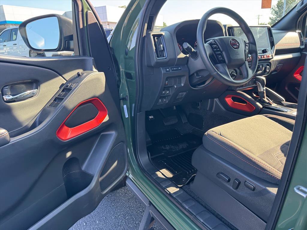 Used 2025 Nissan Frontier PRO-4X AWD/4WD image 13