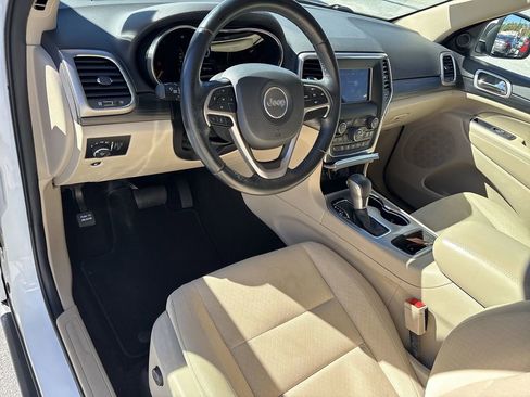 Used 2021 Jeep Grand Cherokee Laredo image 13