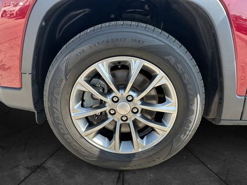 Used 2019 Jeep Cherokee Latitude Plus AWD/4WD image 14