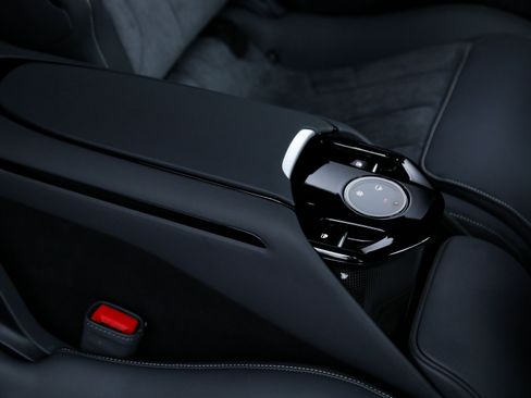 Used 2024 Ferrari Purosangue AWD/4WD image 28