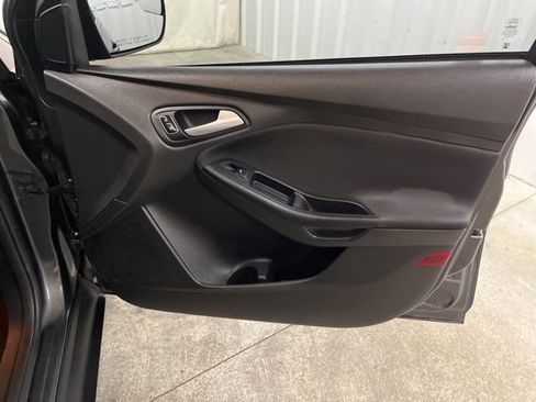Used 2017 Ford Focus SE image 22