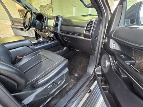 Used 2018 Ford Expedition Limited w/ Equipment Group 301A AWD/4WD image 39