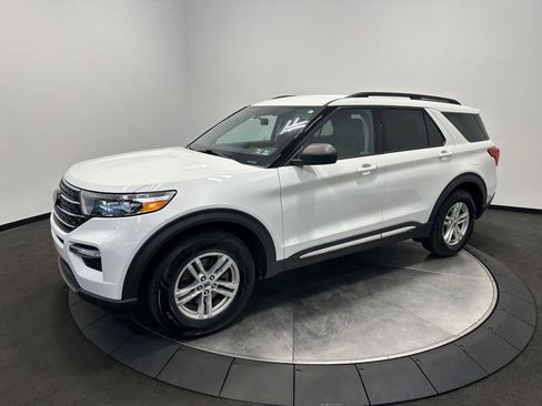Used 2021 Ford Explorer XLT w/ Equipment Group 202A AWD/4WD image 4