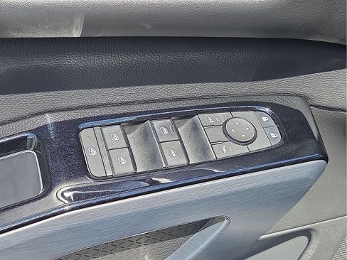 Used 2025 Nissan Pathfinder SL AWD/4WD image 15