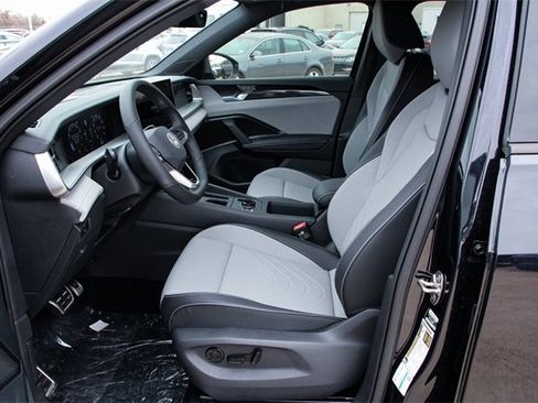 New 2026 Volkswagen Tiguan SE R-Line image 10