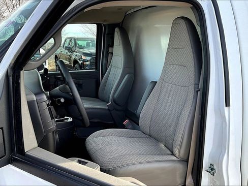 New 2024 Chevrolet Express 4500 4500 Series w/ Power Convenience Package image 9