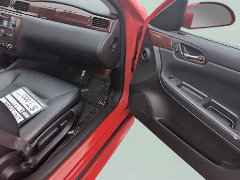 Used 2009 Chevrolet Impala LTZ image 24