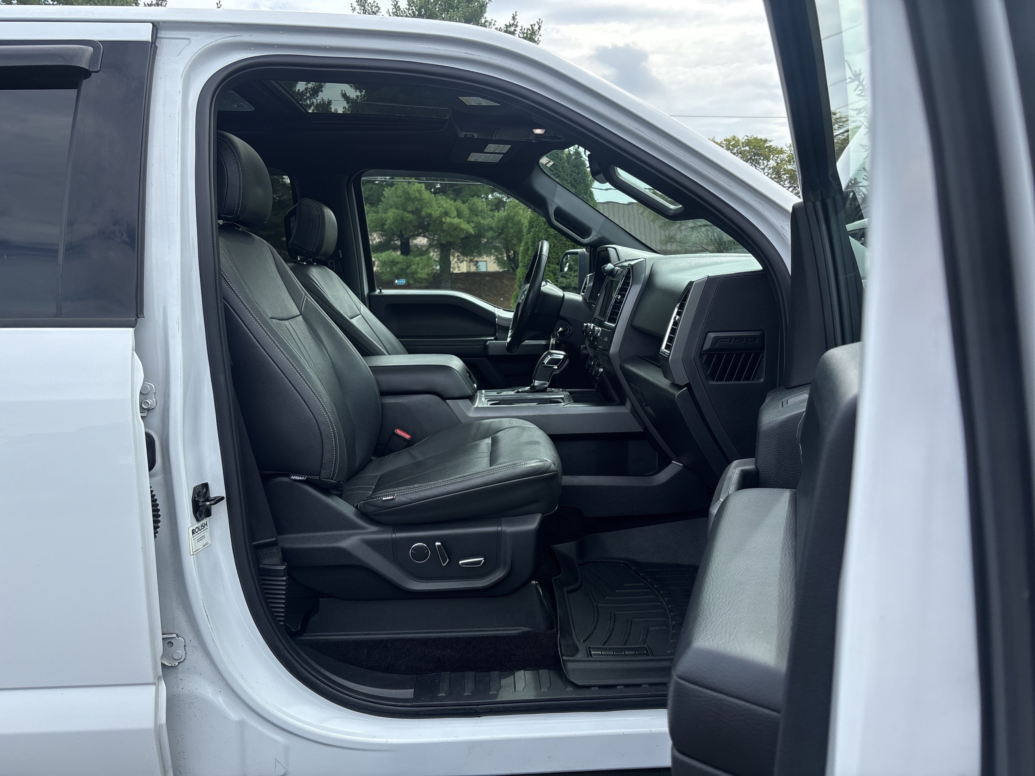 Used 2016 Ford F150 XLT w/ Equipment Group 302A Luxury AWD/4WD image 22