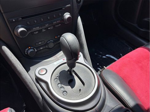 Used 2019 Nissan 370Z NISMO RWD image 32