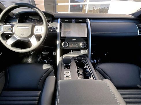 New 2026 Land Rover Discovery Dynamic SE image 5