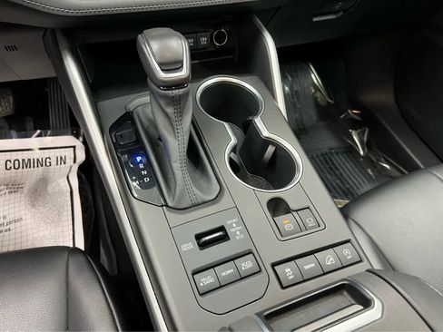 Used 2021 Toyota Highlander XLE image 29