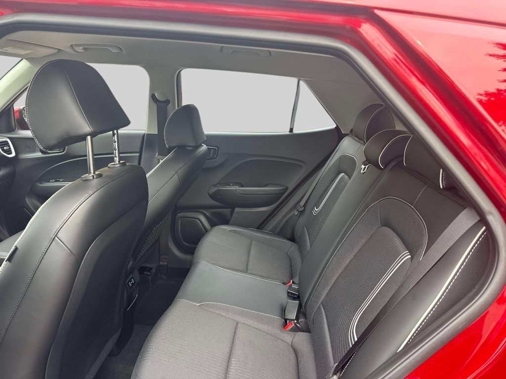 Certified 2024 Hyundai Venue Limited FWD image 12