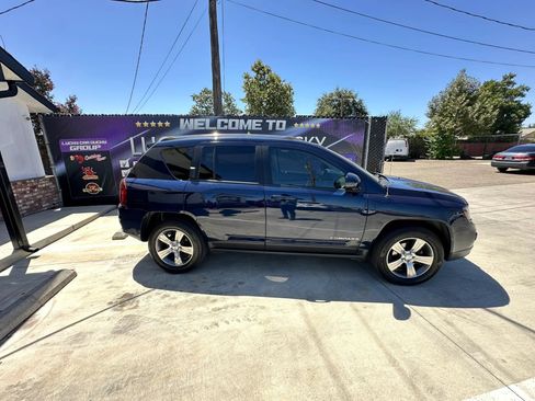 Used 2017 Jeep Compass High Altitude AWD/4WD image 4