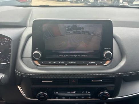Used 2026 Nissan Rogue SV FWD image 15