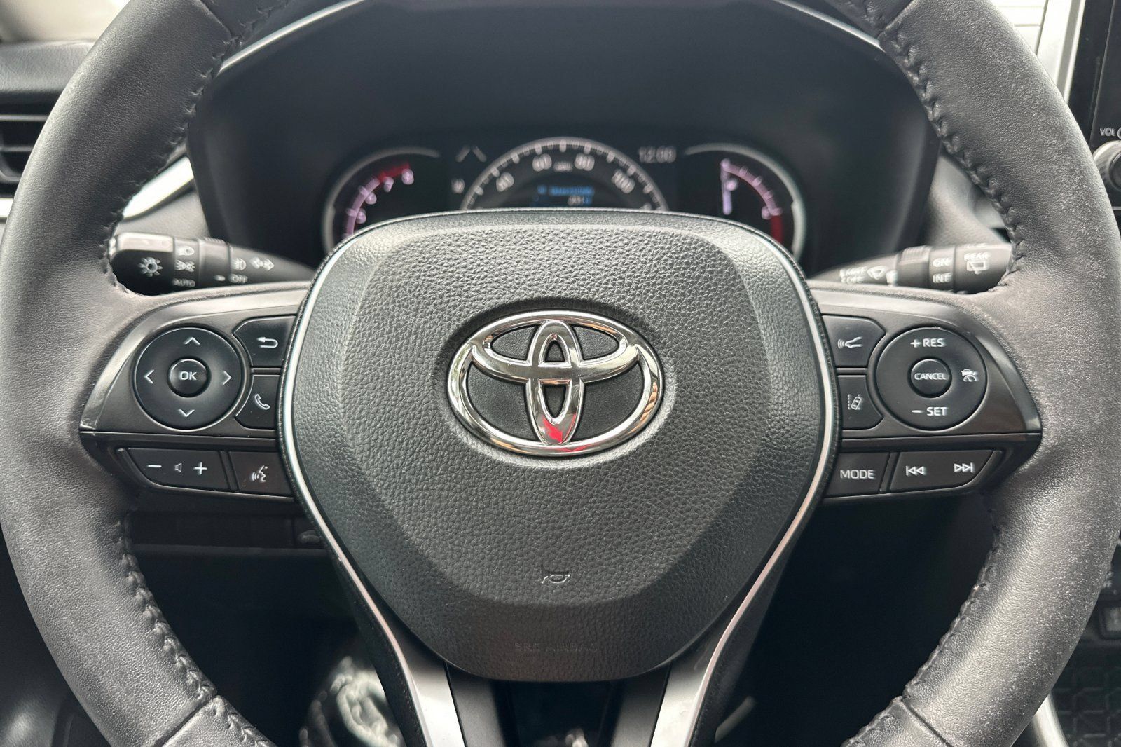 Used 2024 Toyota RAV4 XLE Premium FWD image 24