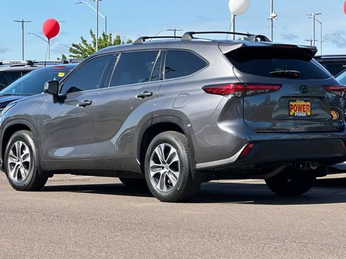 Used 2021 Toyota Highlander XLE FWD image 6